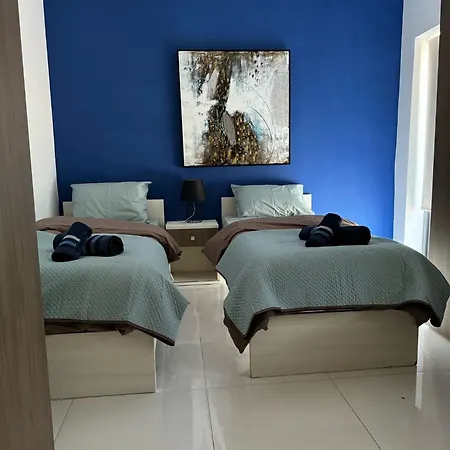 Large Penthouse In Cenrtal Area Appartement