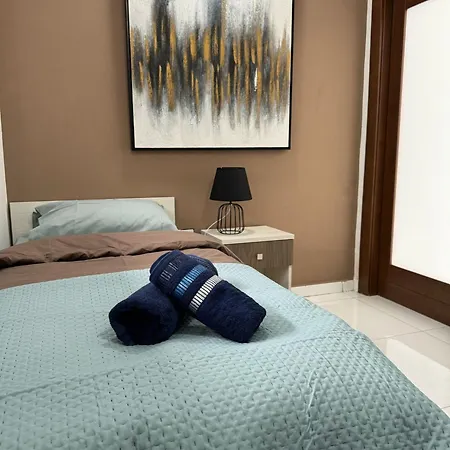 Large Penthouse In Cenrtal Area Lägenhet Gzira
