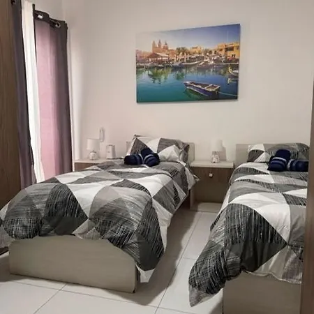 Large Penthouse In Cenrtal Area * Gzira