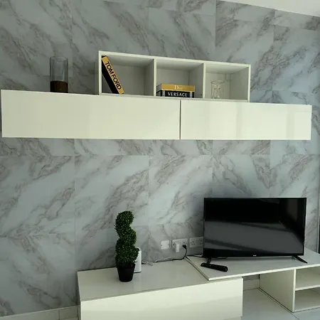아파트 Large Penthouse In Cenrtal Area *