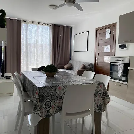 Large Penthouse In Cenrtal Area * Gzira